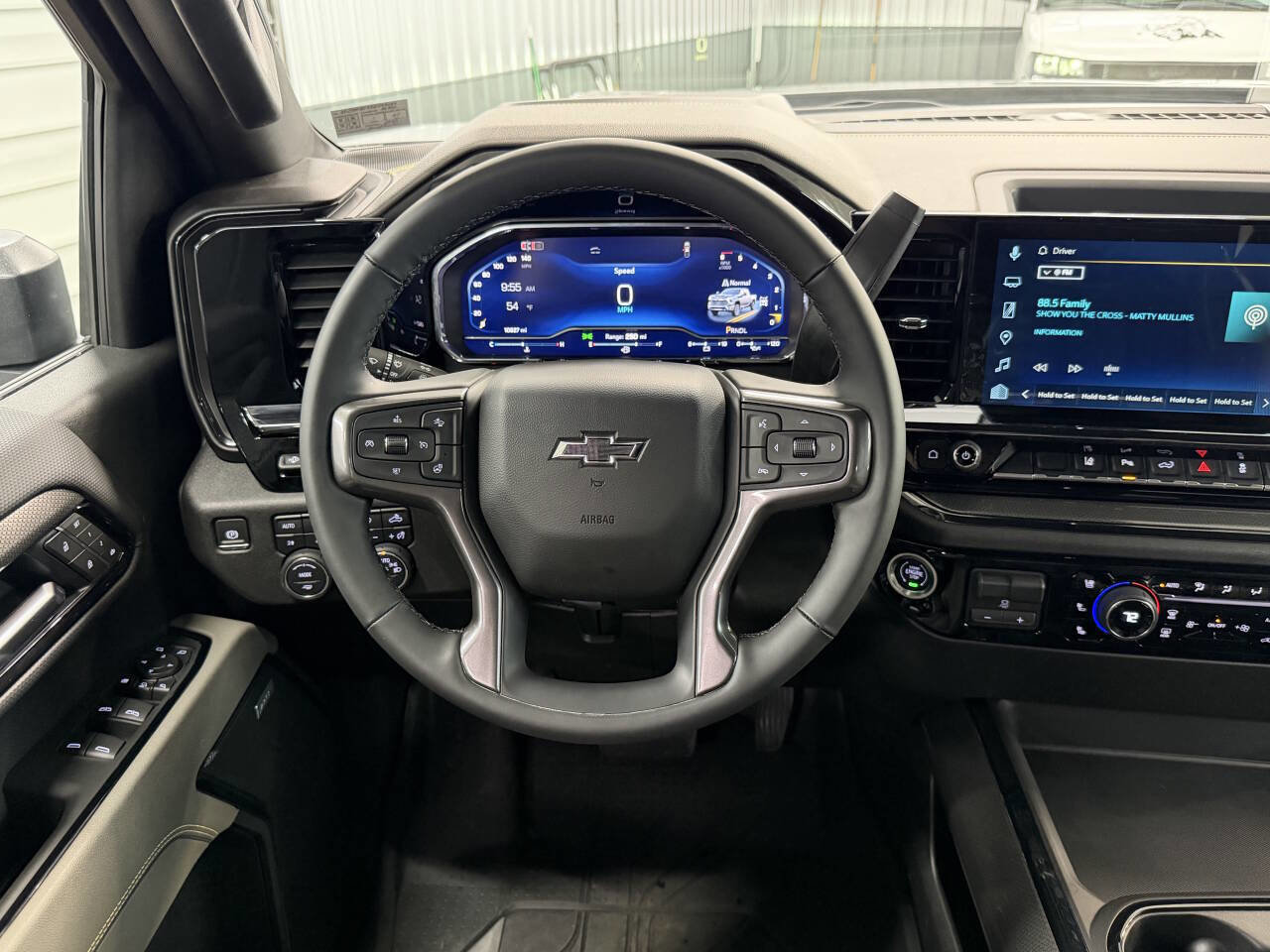 Used 2025 Chevrolet Silverado 2500 ZR2 w/ Technology Package image 32