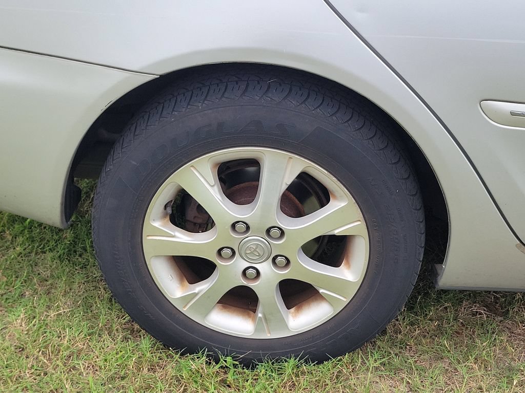 Used 2005 Toyota Camry XLE FWD image 13