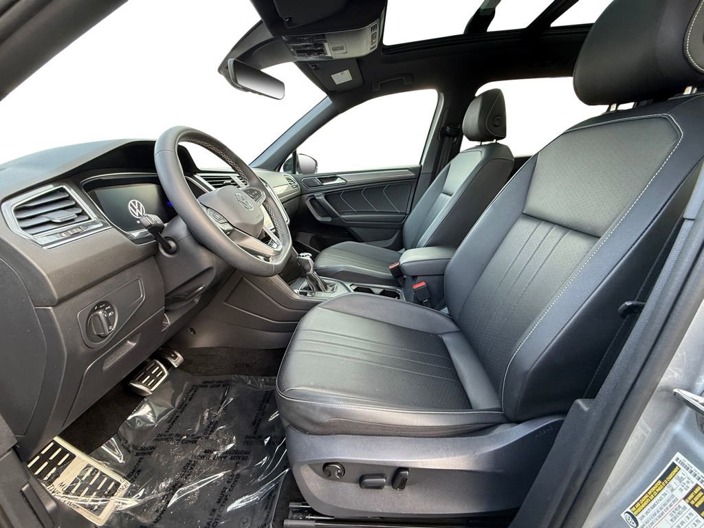 Used 2023 Volkswagen Tiguan SE R-Line FWD image 9