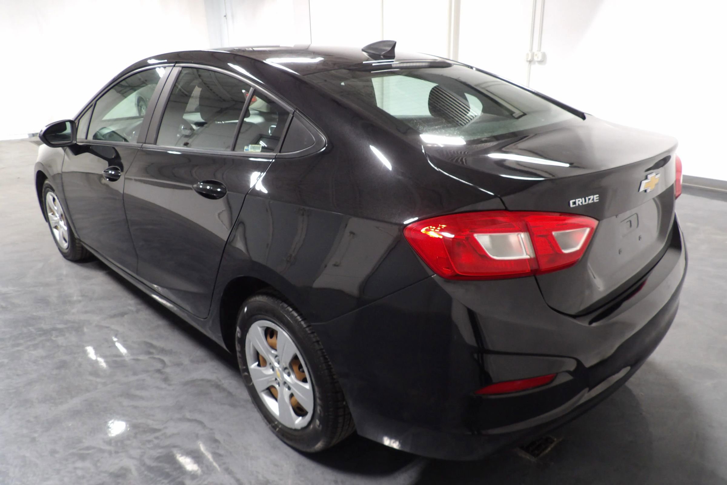 Used 2017 Chevrolet Cruze LS FWD image 6