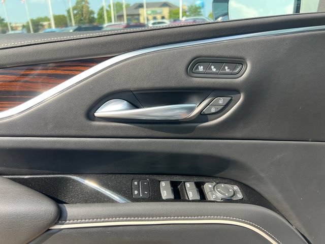 Certified 2022 Cadillac Escalade Premium Luxury AWD/4WD image 37