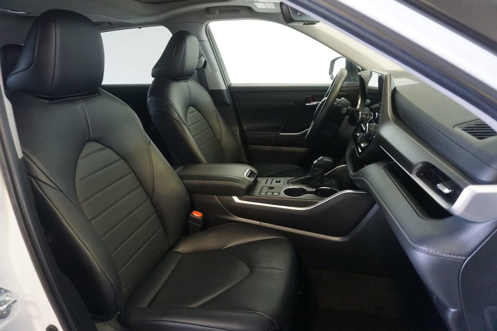 Certified 2024 Toyota Highlander XLE AWD/4WD image 26