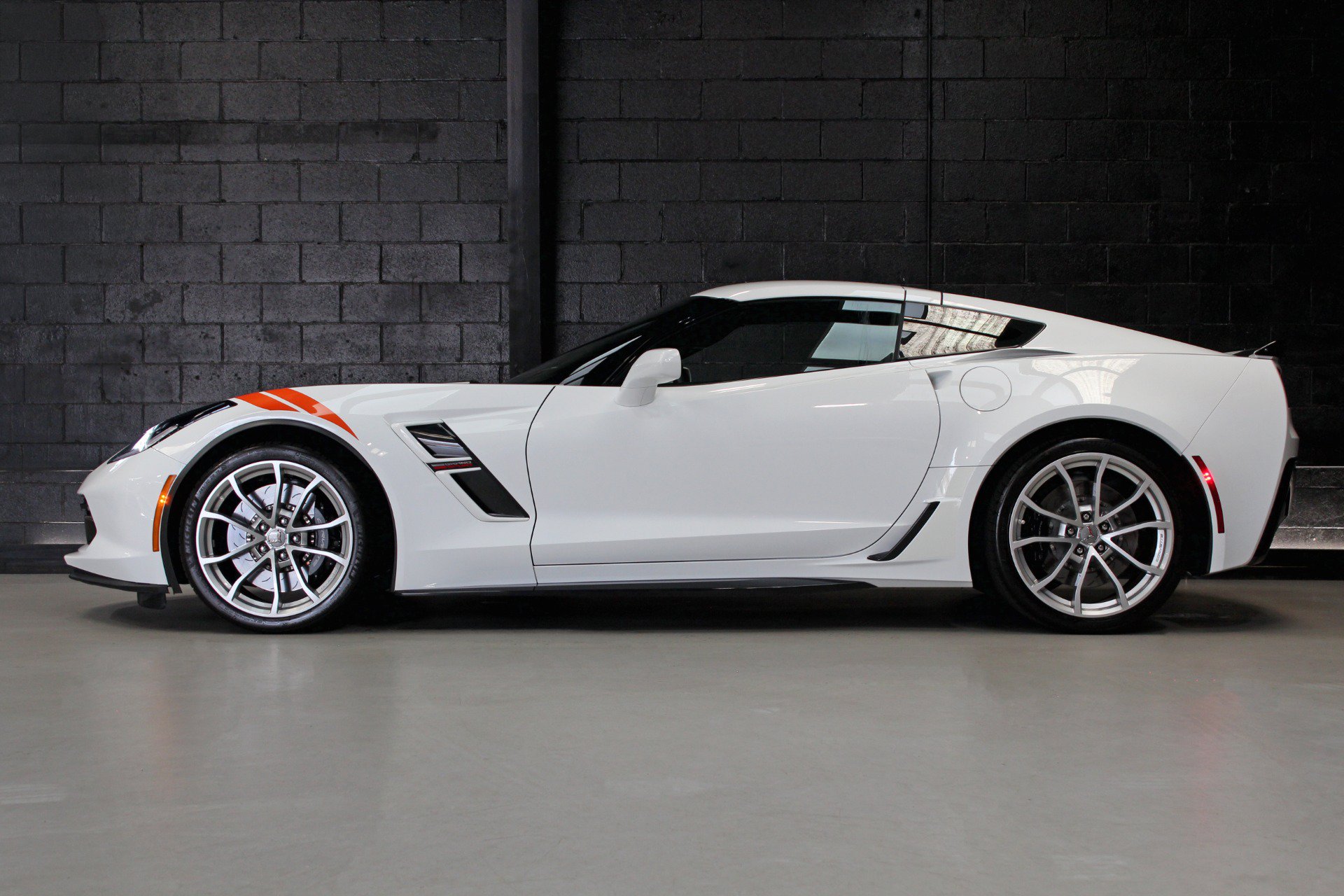 Used 2019 Chevrolet Corvette Grand Sport RWD image 3