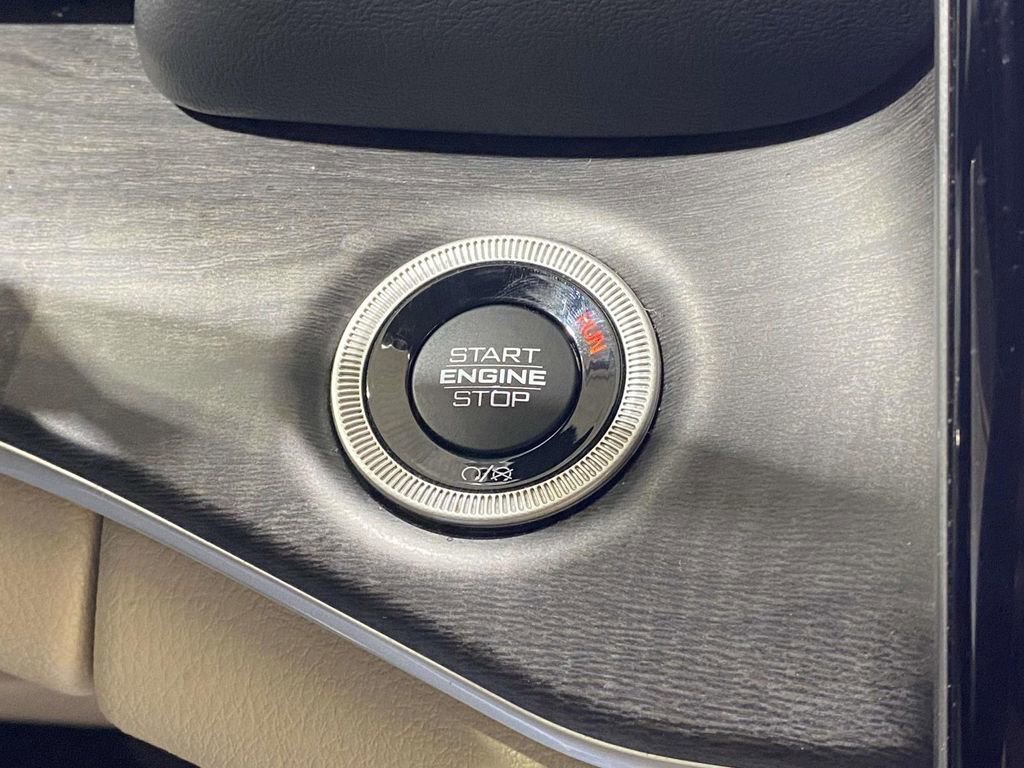 Used 2023 Jeep Grand Cherokee Limited image 26