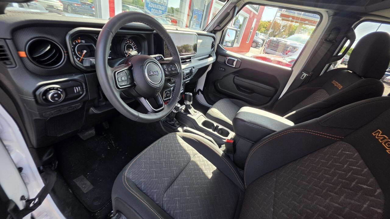 Used 2025 Jeep Gladiator Mojave w/ Safety Group image 5
