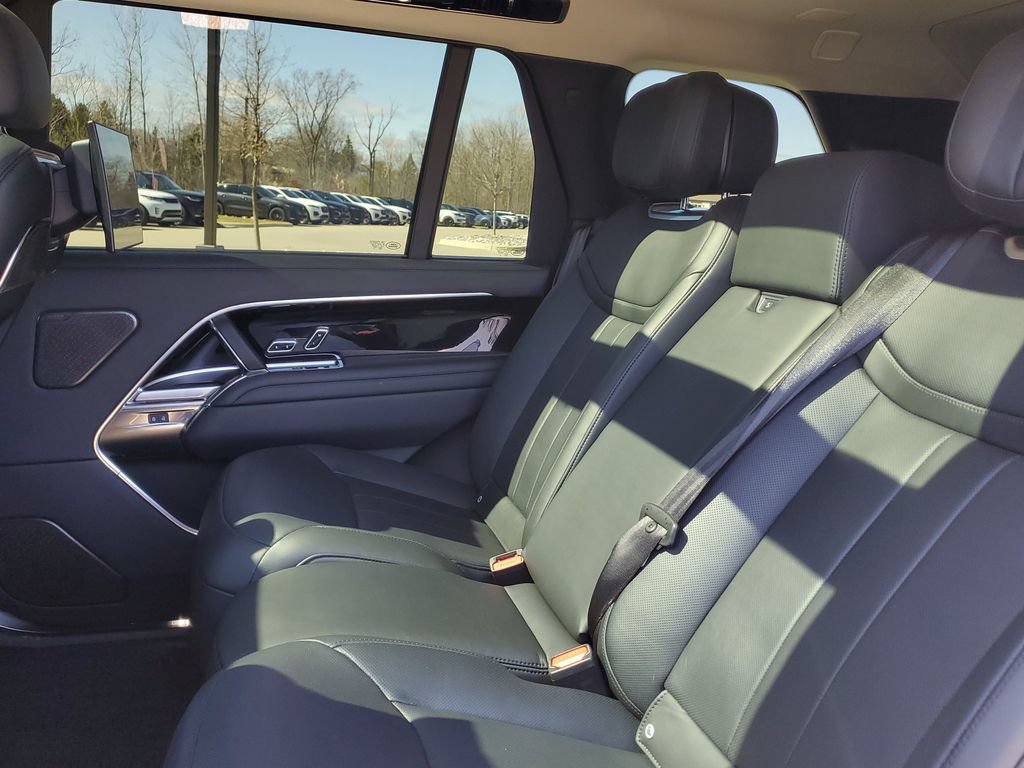 Certified 2025 Land Rover Range Rover Long Wheelbase Autobiography AWD/4WD image 27