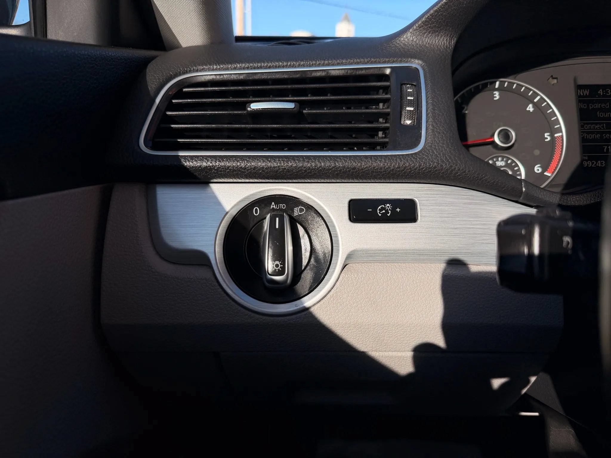 Used 2013 Volkswagen Passat TDI SE FWD image 15