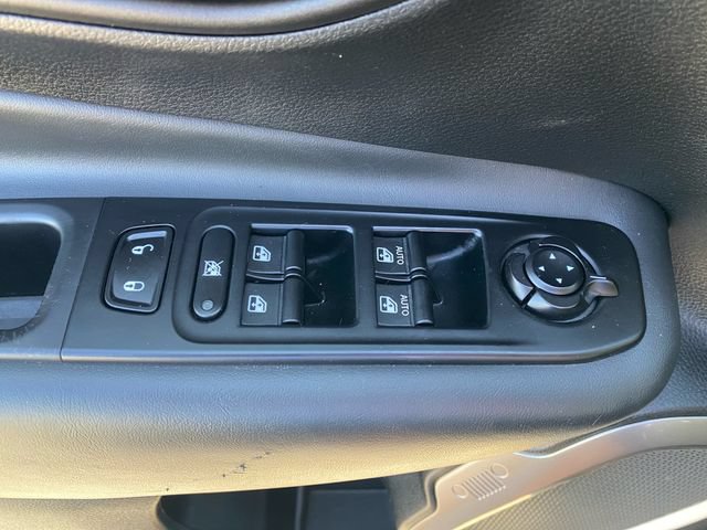 Used 2023 Jeep Renegade Limited AWD/4WD image 17