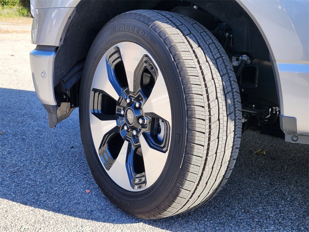 Used 2023 Ford F150 Lightning Platinum image 31
