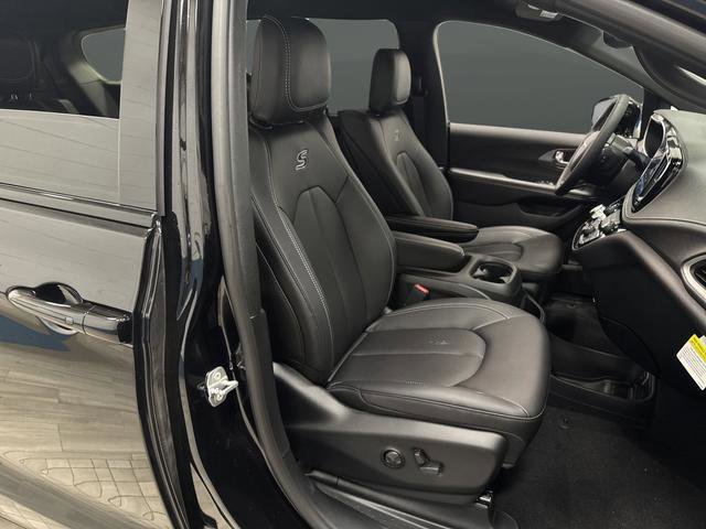 New 2026 Chrysler Pacifica Select image 31