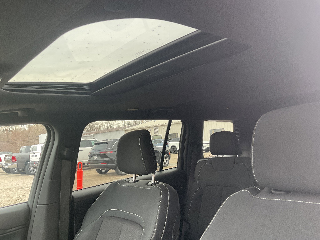 Used 2024 Jeep Grand Cherokee L Laredo w/ Luxury Tech Group I image 14