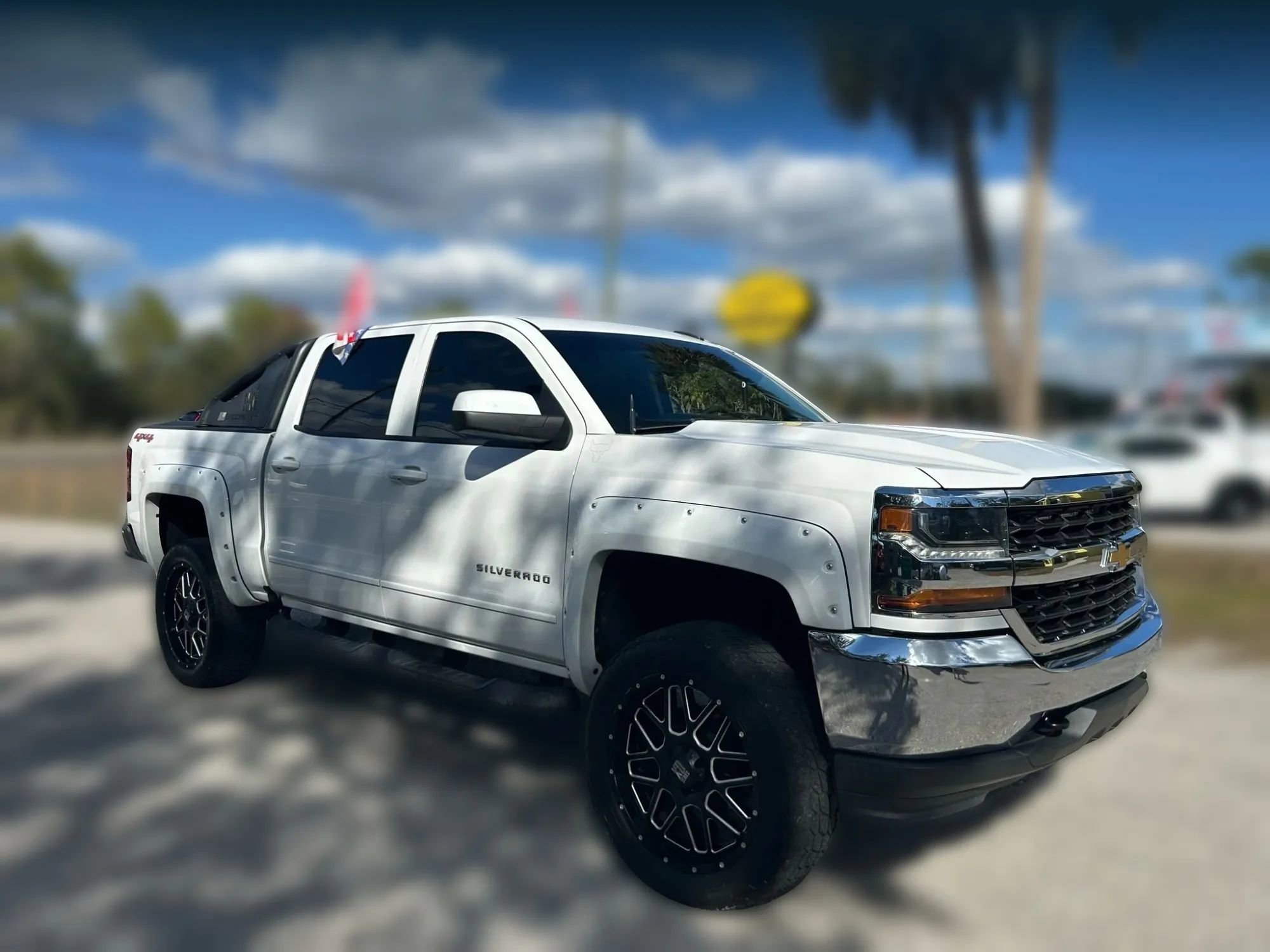 Used 2017 Chevrolet Silverado 1500 LT image 3