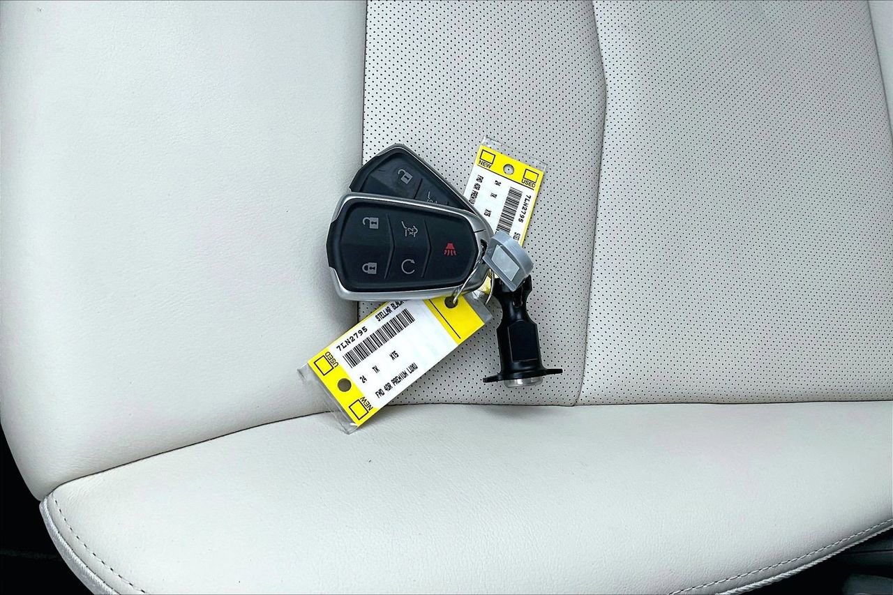 Used 2024 Cadillac XT5 Premium Luxury w/ Technology Package image 32