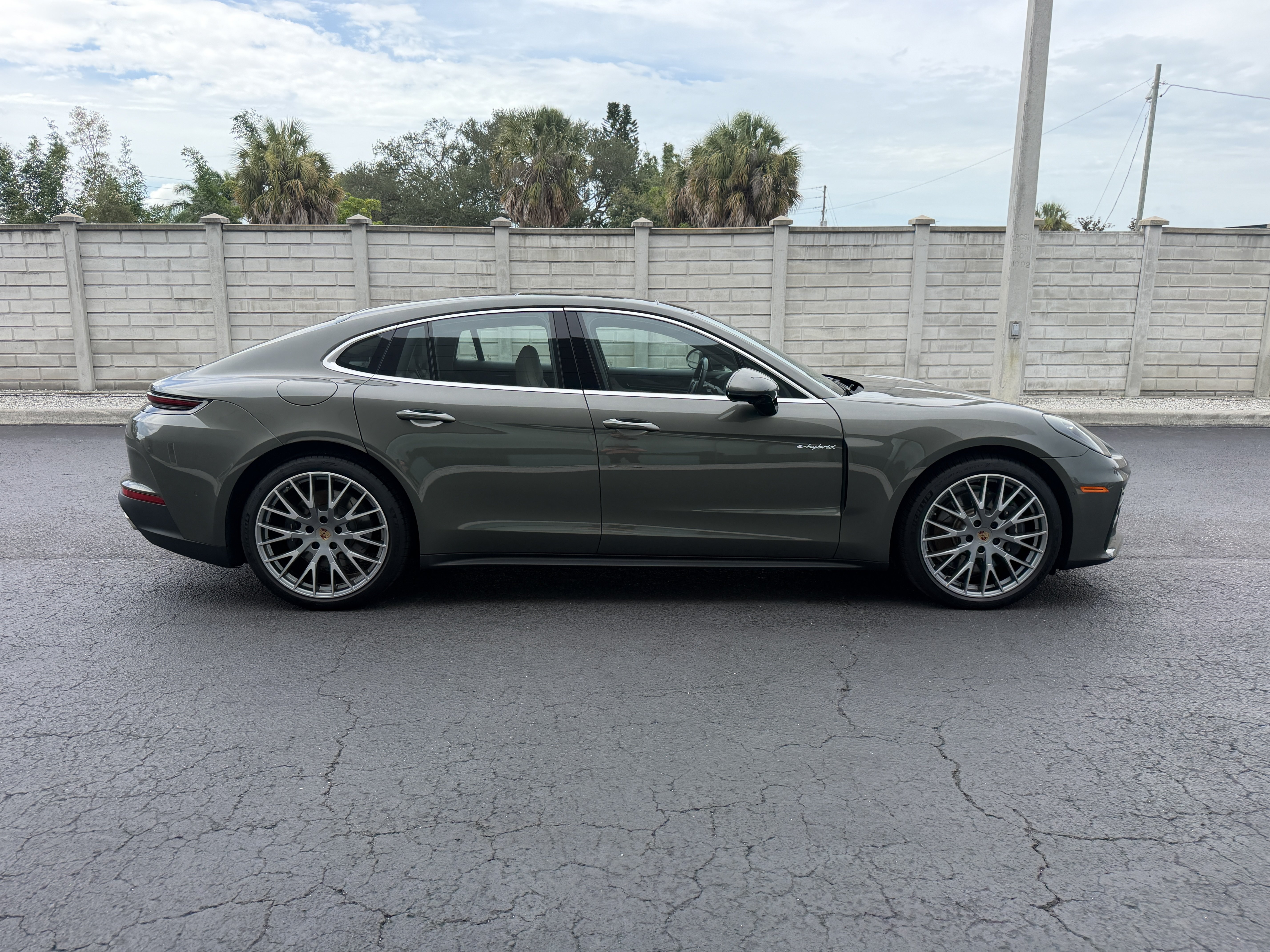Certified 2025 Porsche Panamera 4 E-Hybrid AWD/4WD image 7