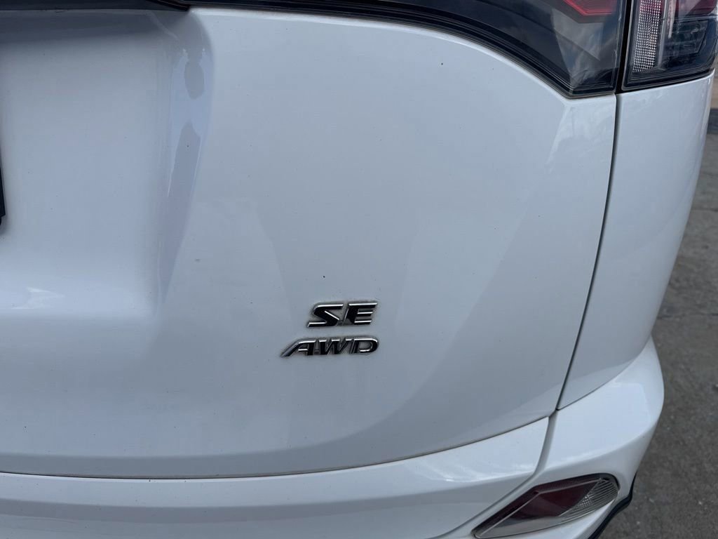 Used 2016 Toyota RAV4 SE image 15