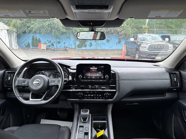 Used 2024 Nissan Pathfinder SV FWD image 18