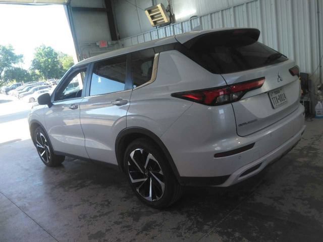 Used 2024 Mitsubishi Outlander SE FWD image 2