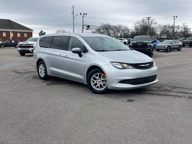 Used 2023 Chrysler Voyager LX video 2