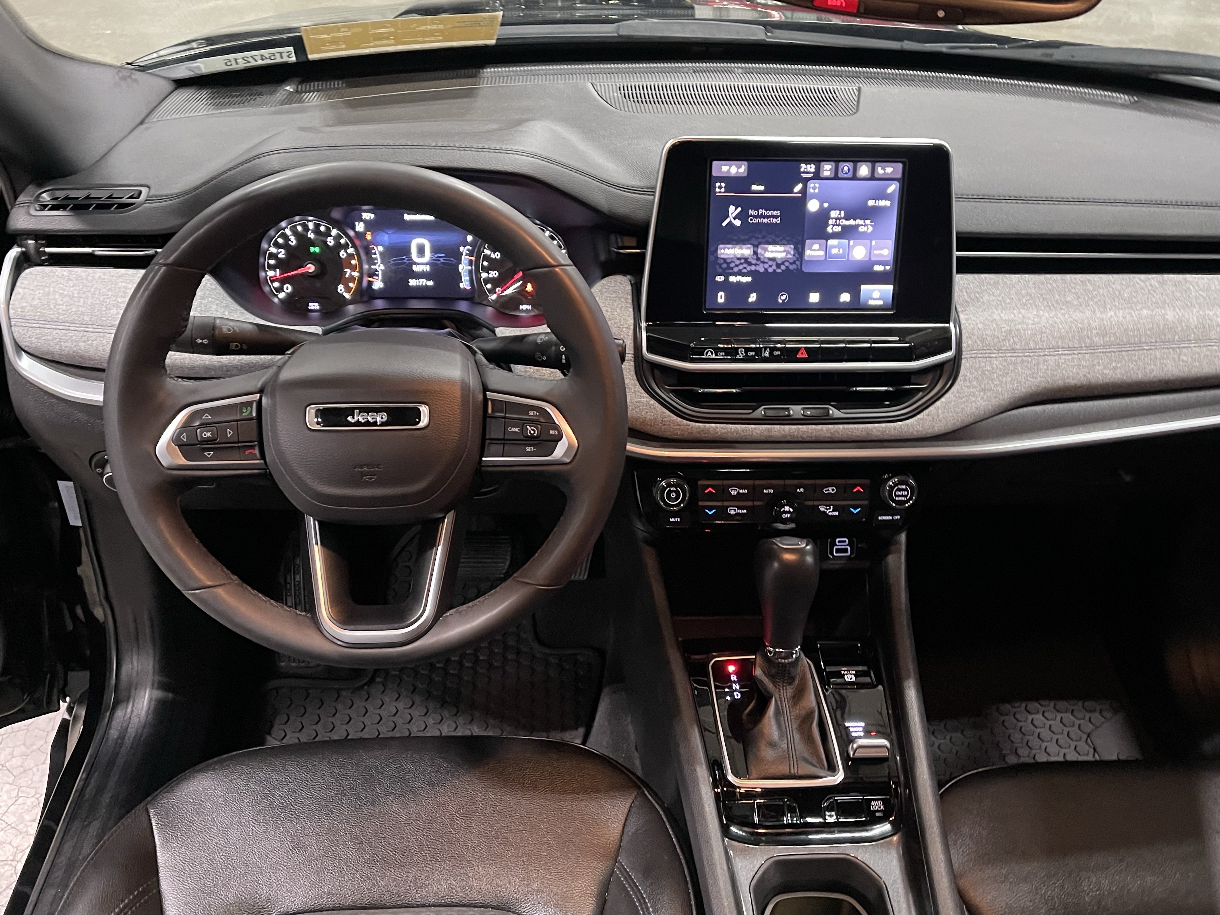 Certified 2025 Jeep Compass Latitude w/ Sun & Sound Group AWD/4WD image 12