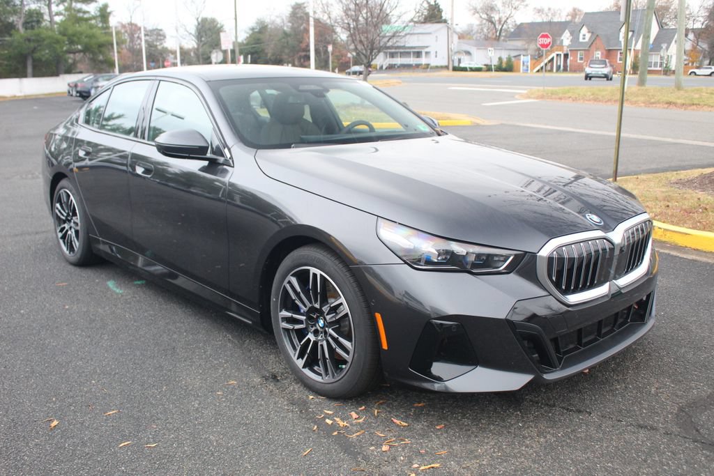 Used 2026 BMW 550e xDrive w/ Executive Package AWD/4WD image 1