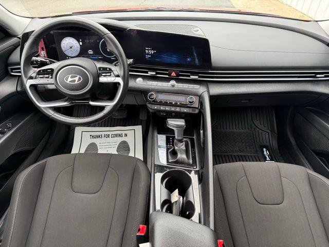 Used 2025 Hyundai Elantra SEL FWD image 6