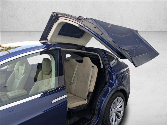 Used 2017 Tesla Model X 90D image 8