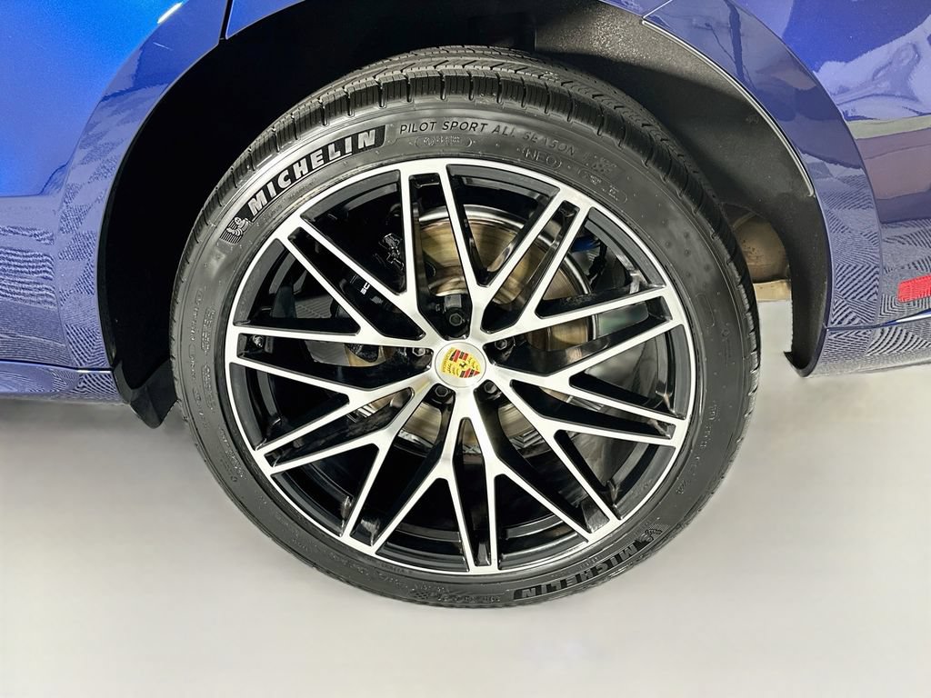 Certified 2024 Porsche Macan AWD/4WD image 33