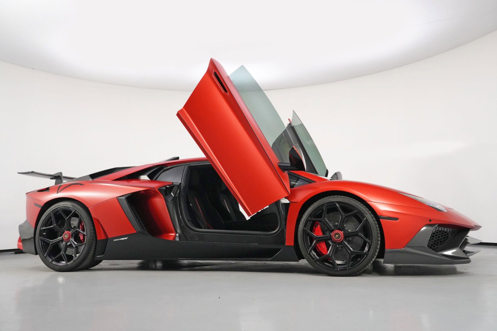 Used 2017 Lamborghini Aventador S image 65