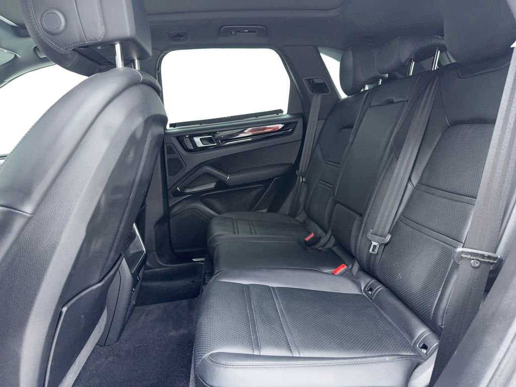 Used 2023 Porsche Cayenne image 16