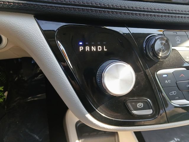 Used 2018 Chrysler Pacifica Limited FWD image 21