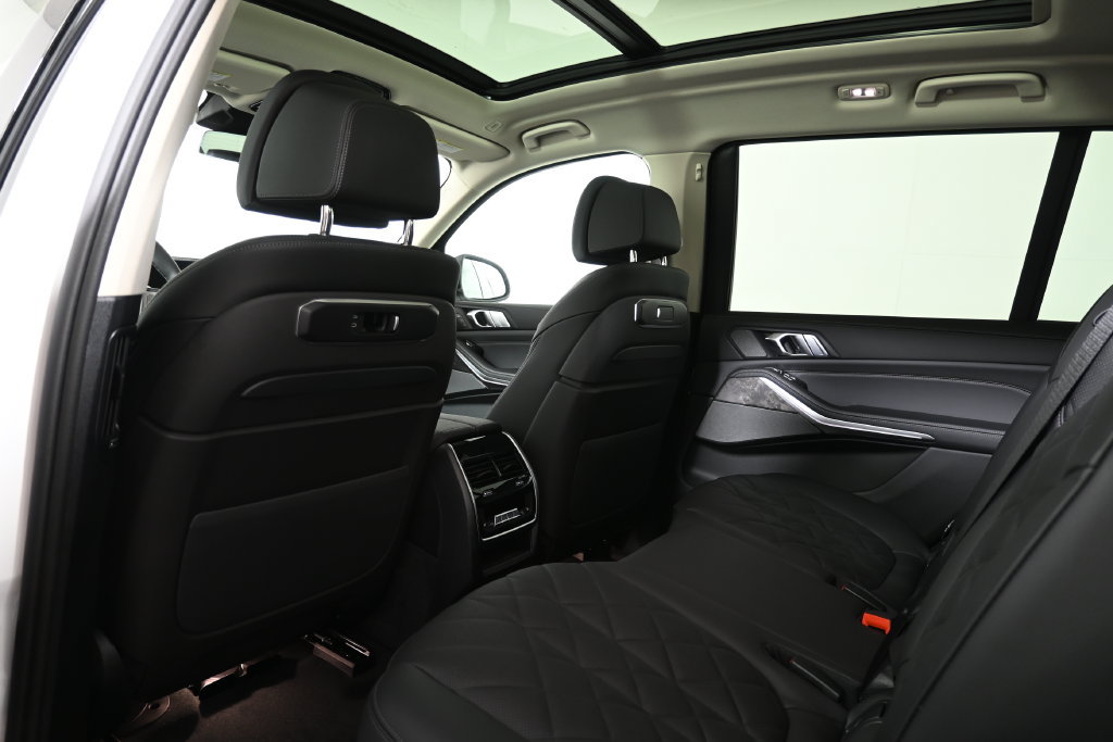 Used 2027 BMW X7 xDrive40i AWD/4WD image 32