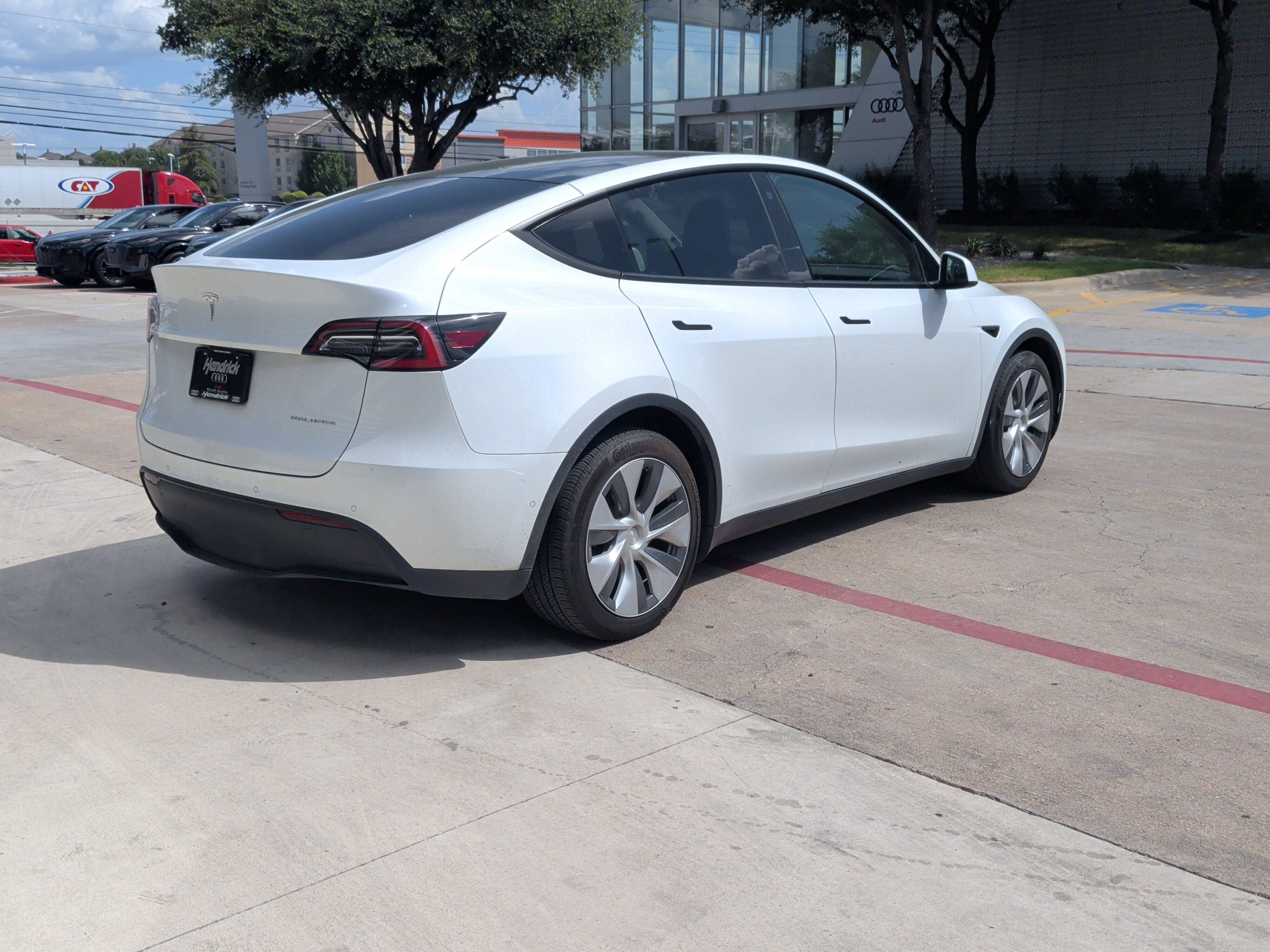 Used 2021 Tesla Model Y Long Range AWD/4WD image 10
