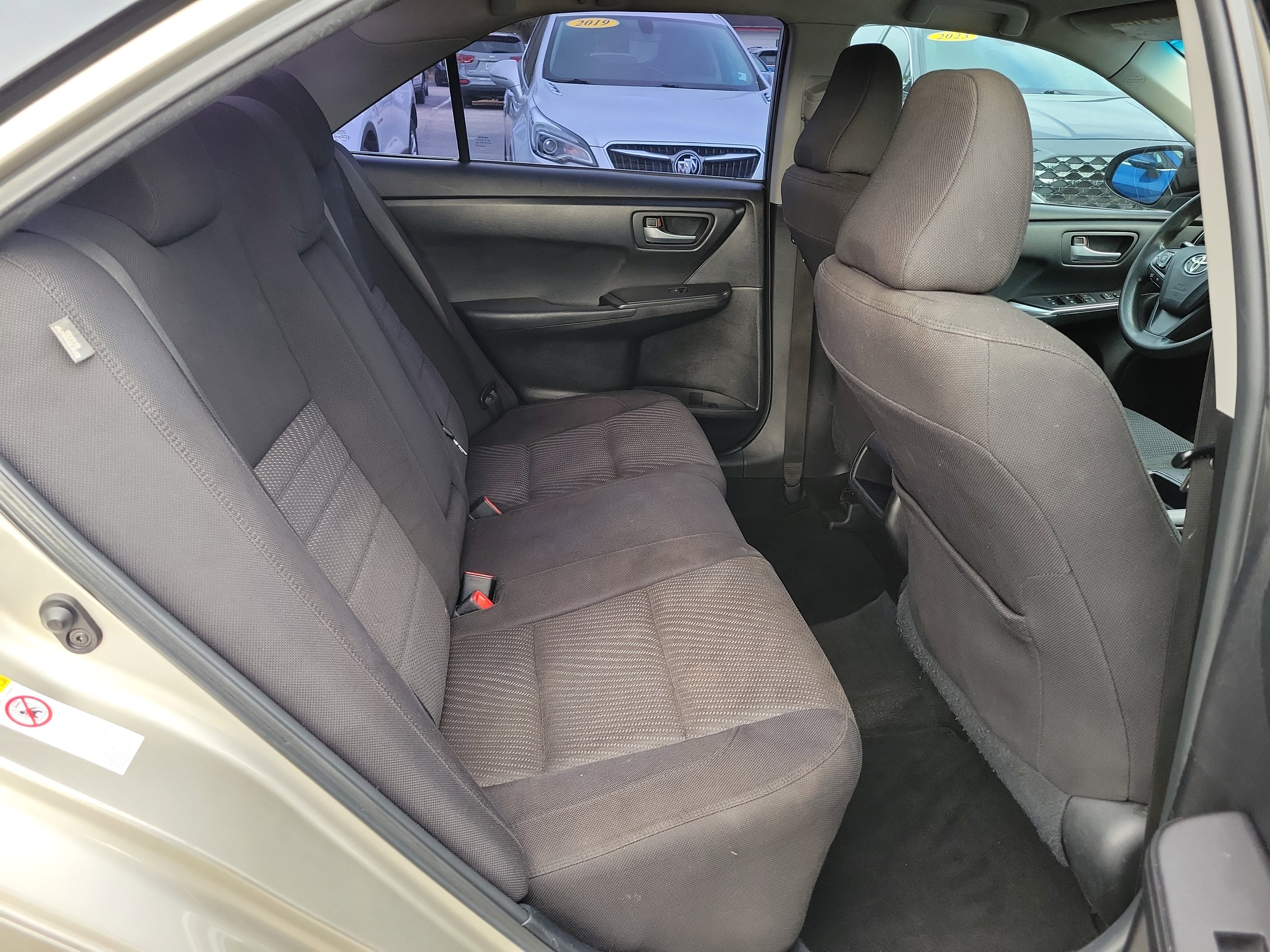 Used 2015 Toyota Camry LE image 12