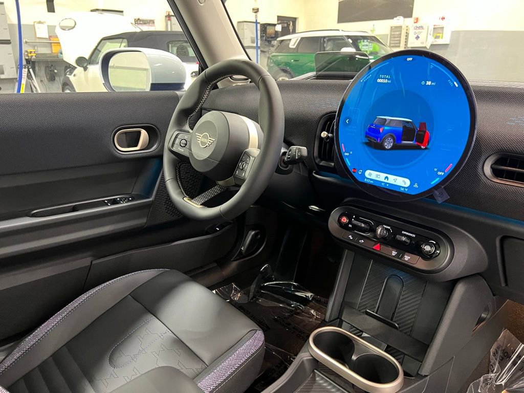 Certified 2025 MINI Cooper 2-Door Hardtop image 27