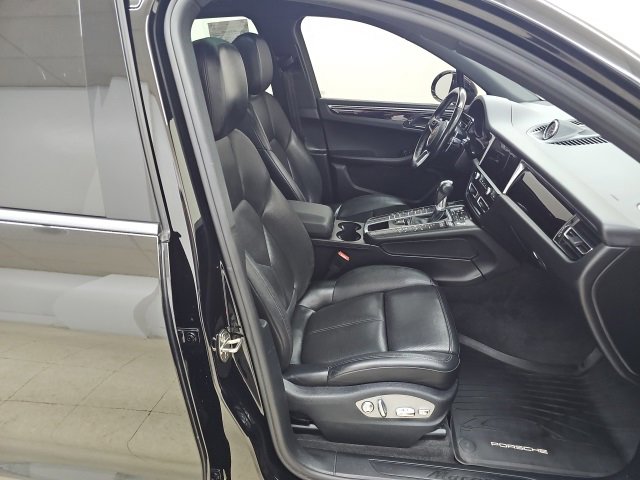 Used 2021 Porsche Macan image 16