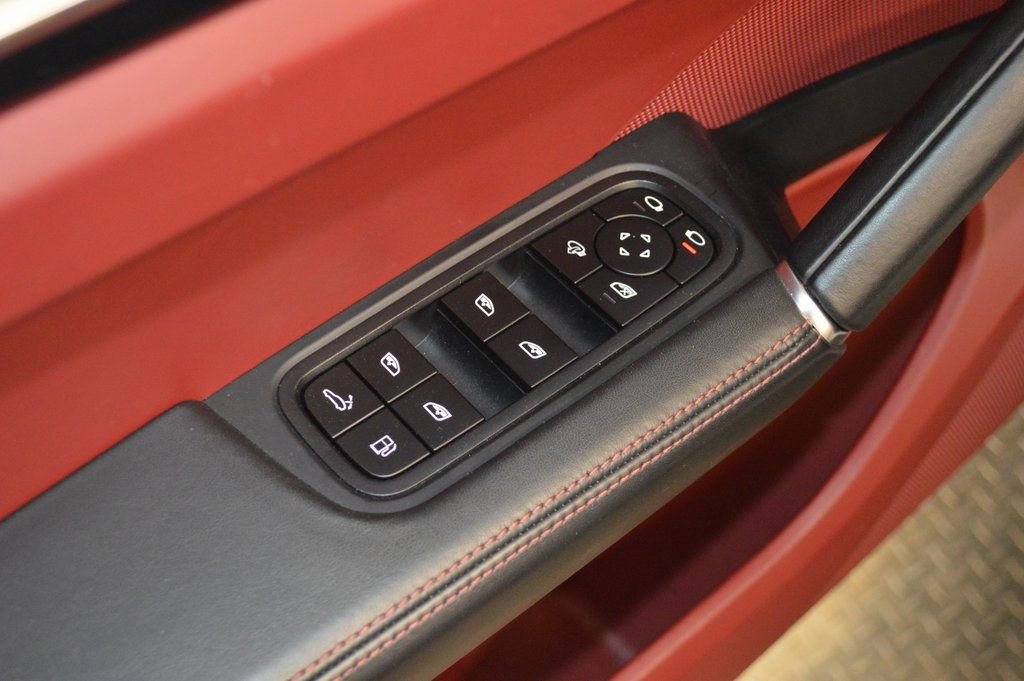 Certified 2023 Porsche Cayenne Platinum Edition image 18