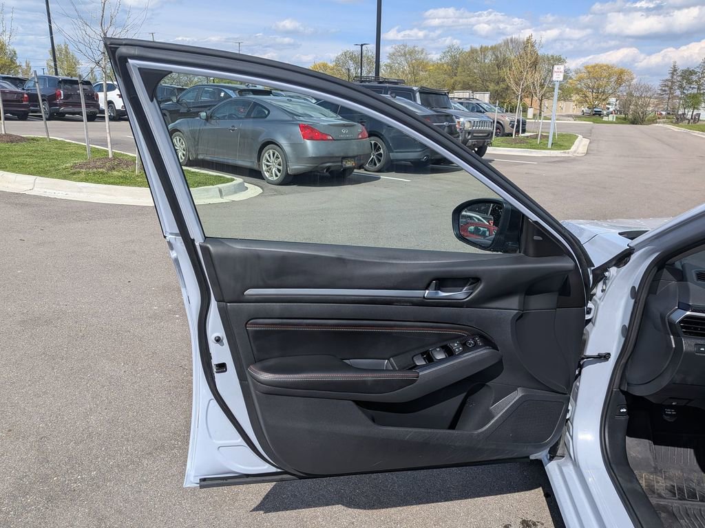 Certified 2023 Nissan Altima 2.5 SR w/ SR Premium Package FWD image 12
