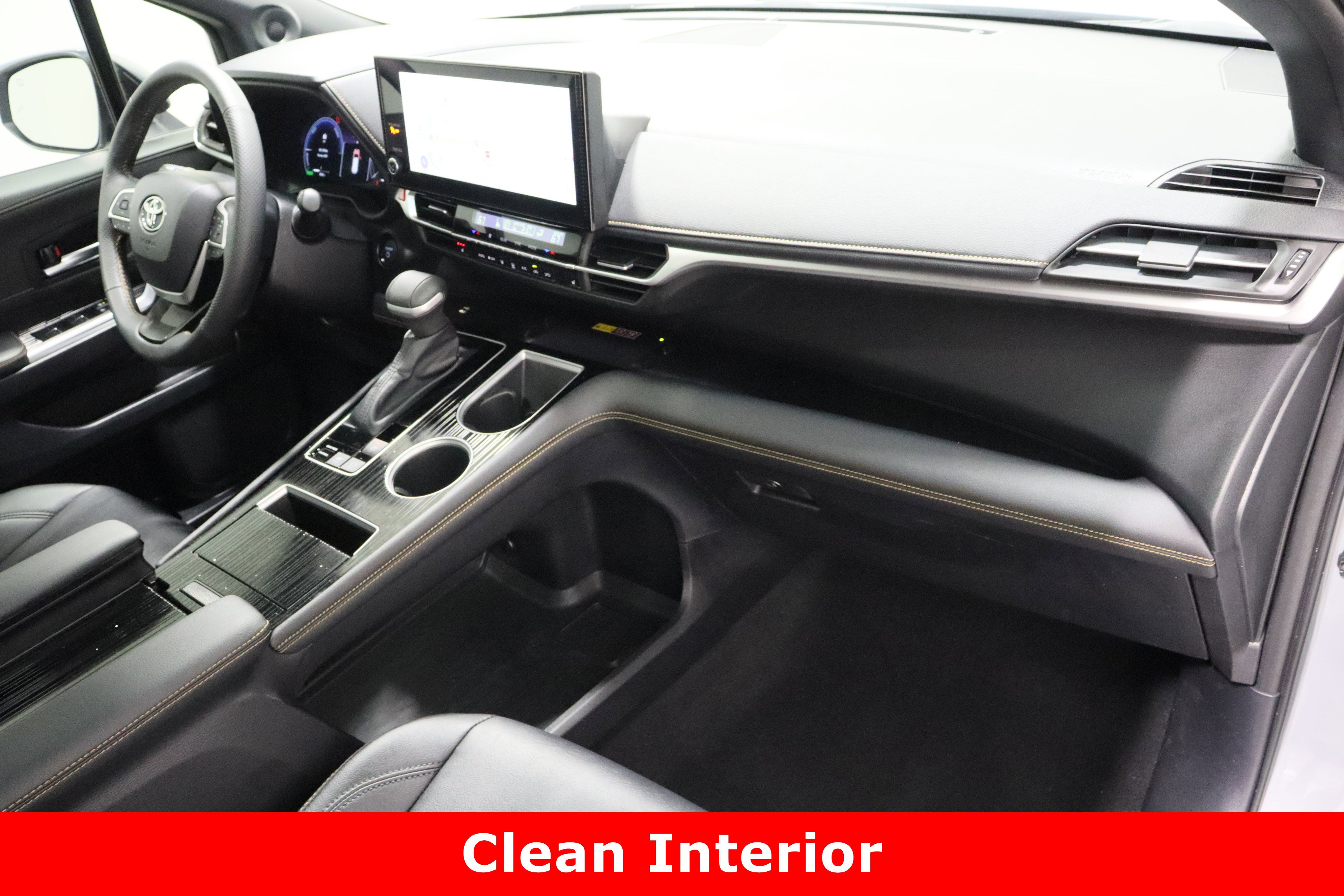 Used 2025 Toyota Sienna XLE Woodland Edition image 40