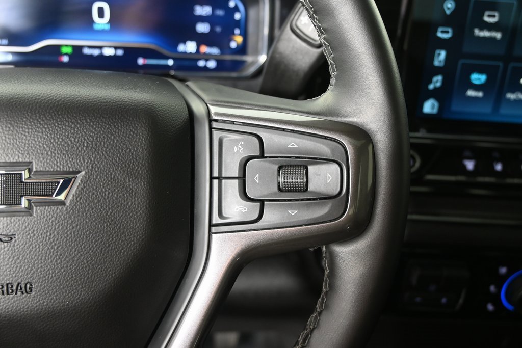 Used 2025 Chevrolet Silverado 2500 ZR2 w/ Technology Package image 38