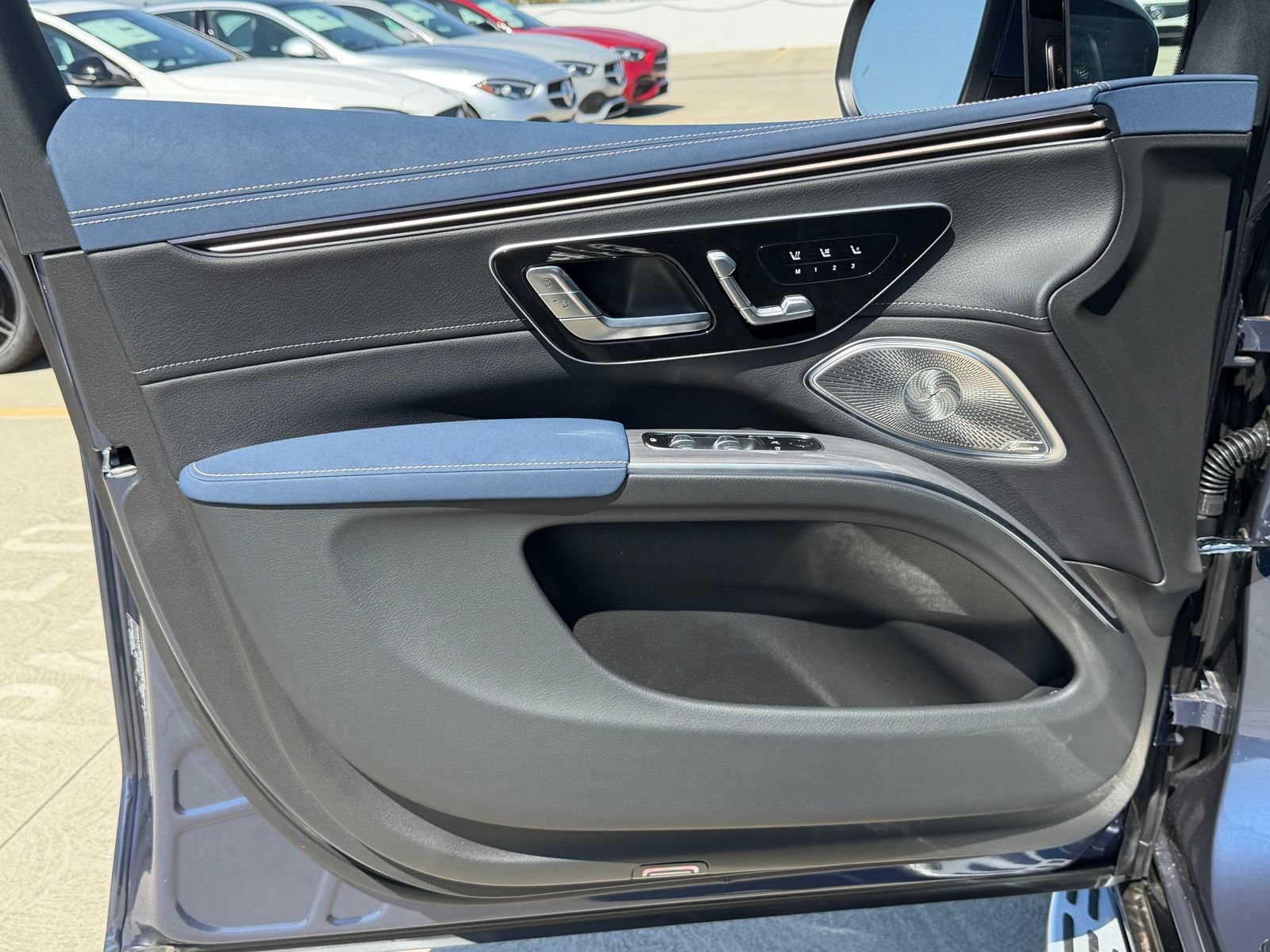 New 2026 Mercedes-Benz EQS 550 4MATIC SUV image 16