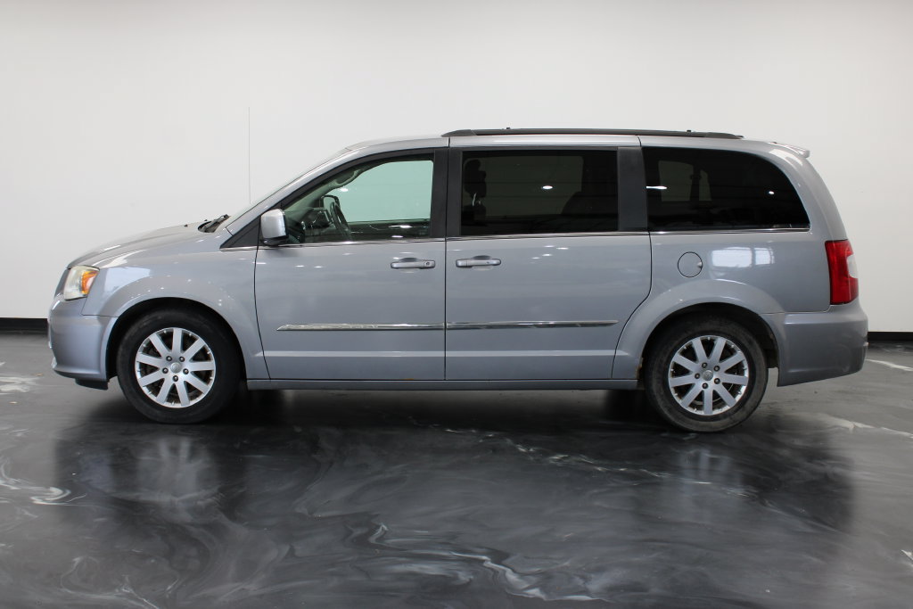 Used 2014 Chrysler Town & Country Touring FWD image 24
