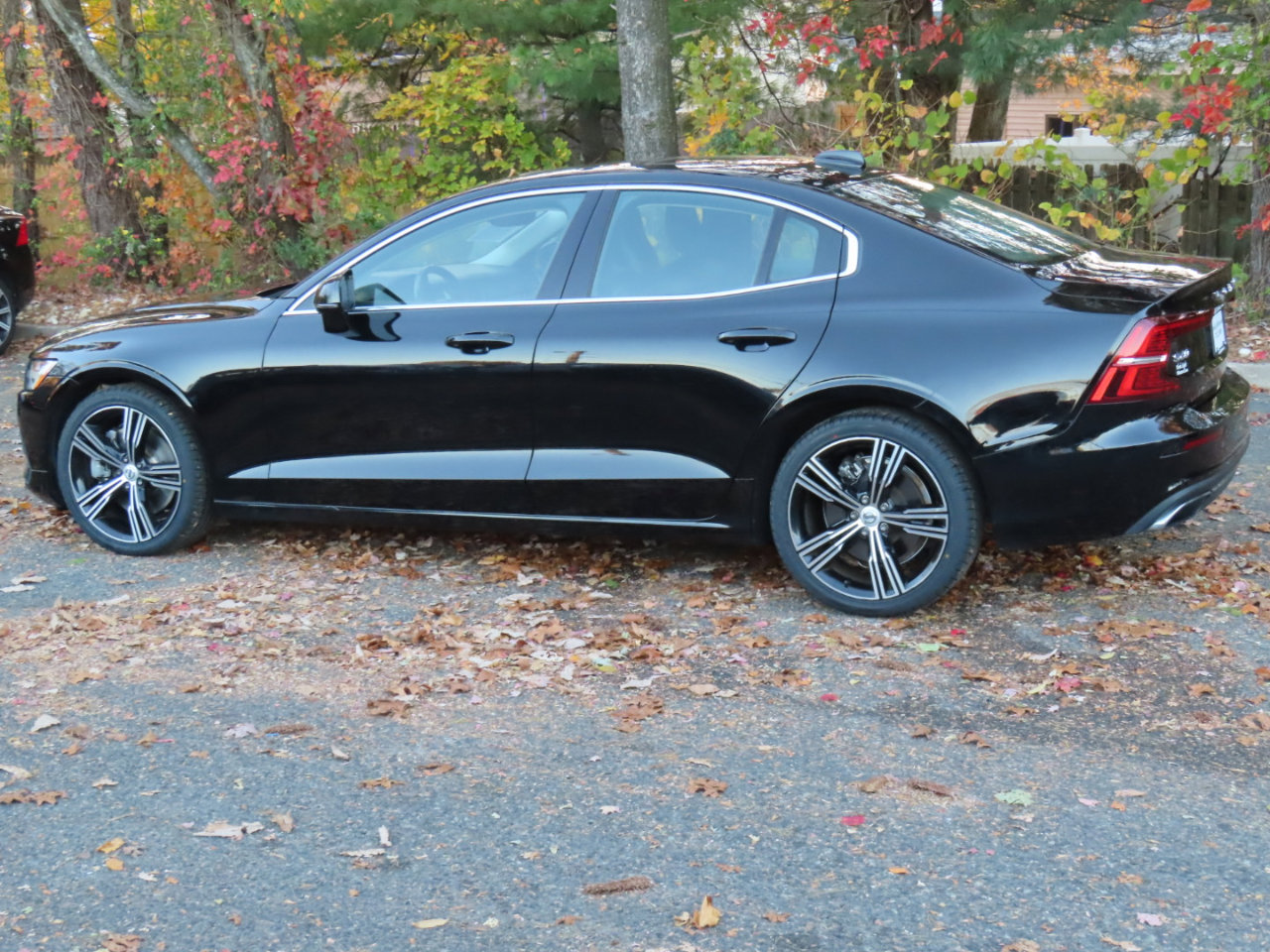 Used 2021 Volvo S60 T6 Inscription image 2