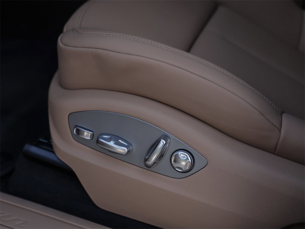 Used 2025 Porsche Macan image 14