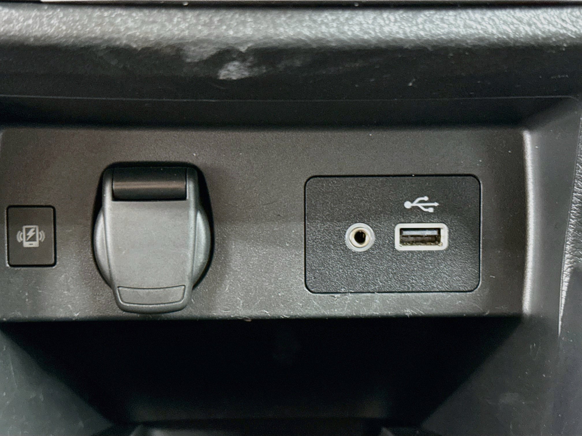 Used 2025 Nissan Versa SV FWD image 25