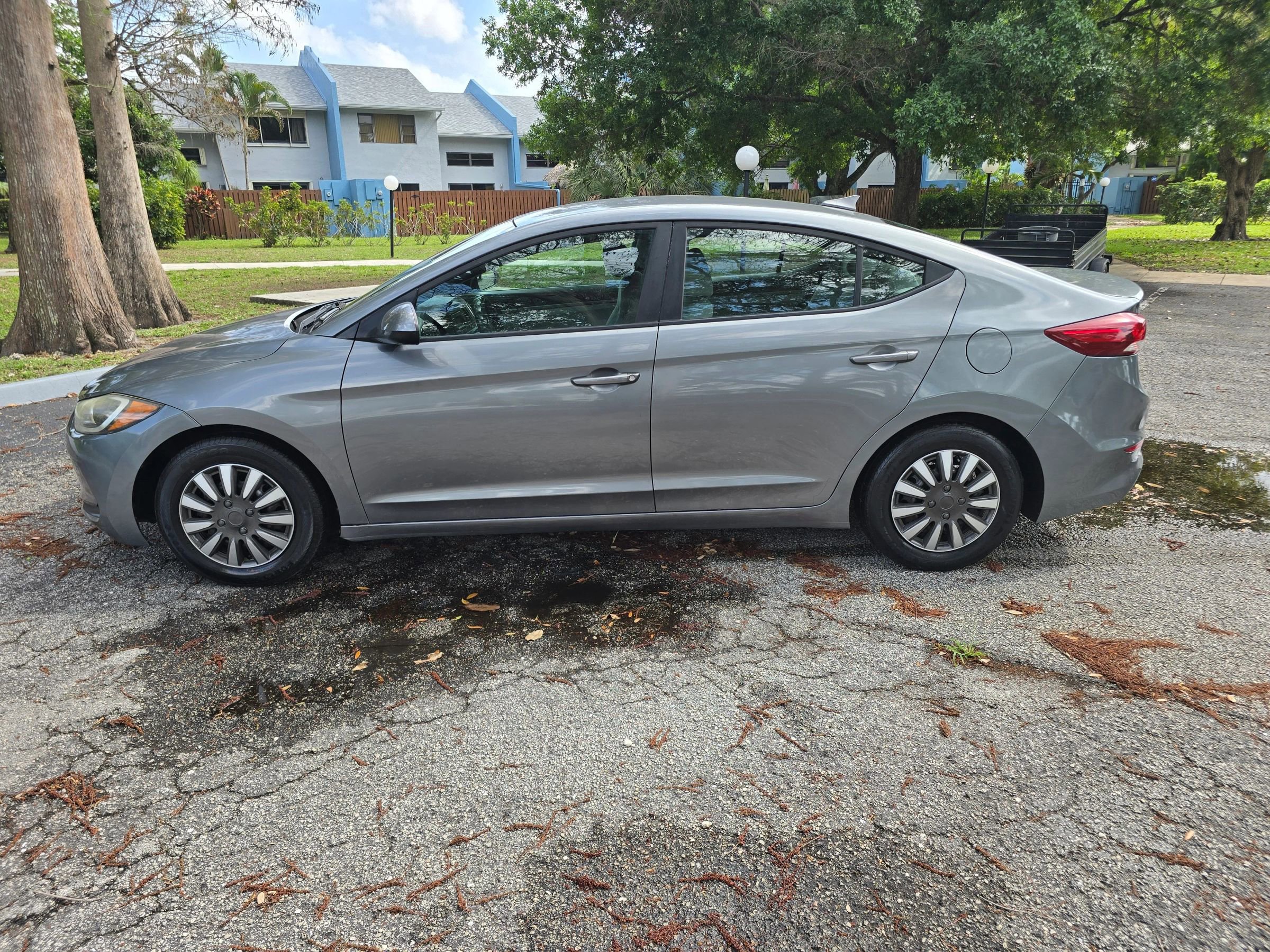 Used 2017 Hyundai Elantra SE image 8