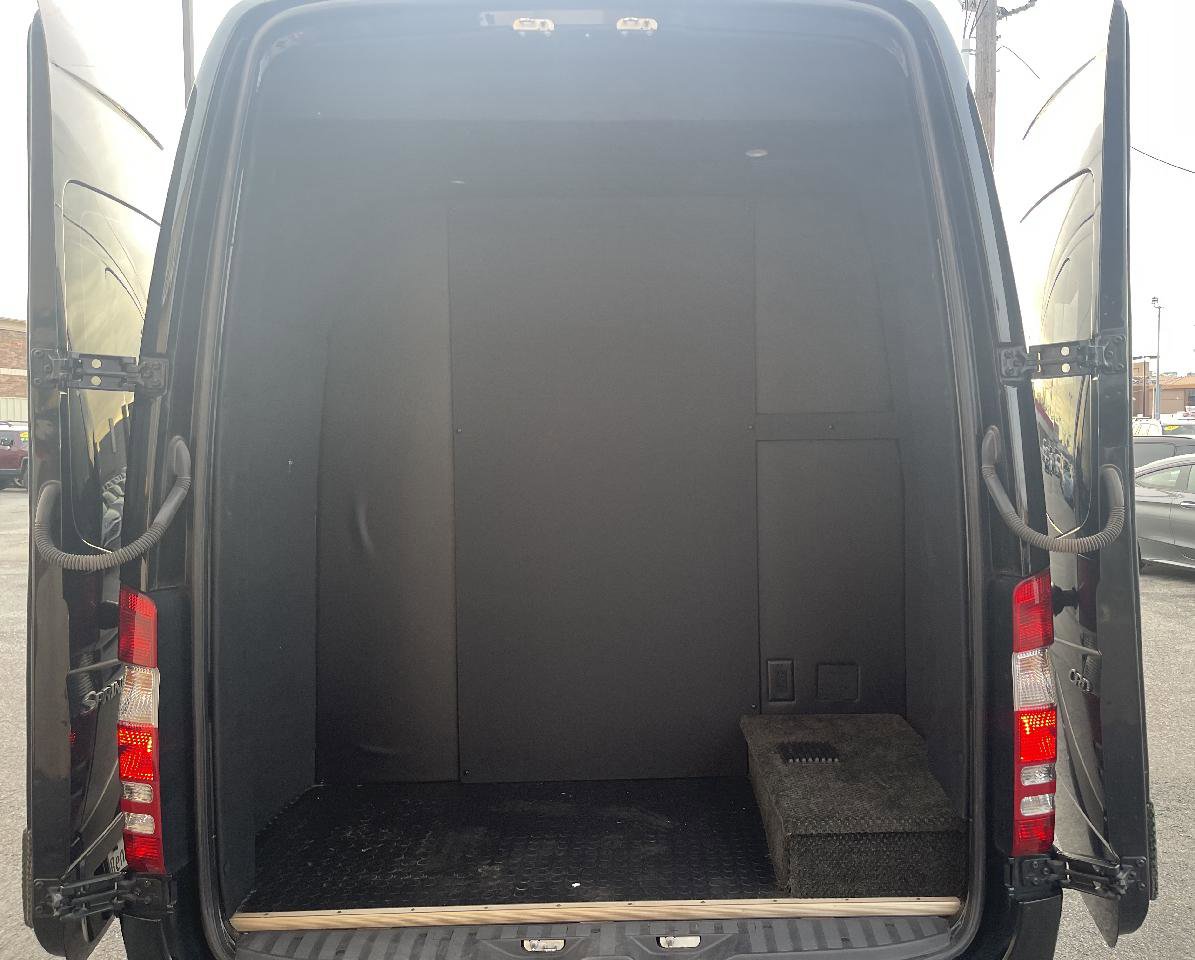 Used 2009 Dodge Sprinter 2500 RWD image 7
