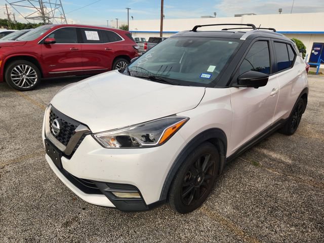 Used 2020 Nissan Kicks SR w/ SR Premium Package FWD image 3