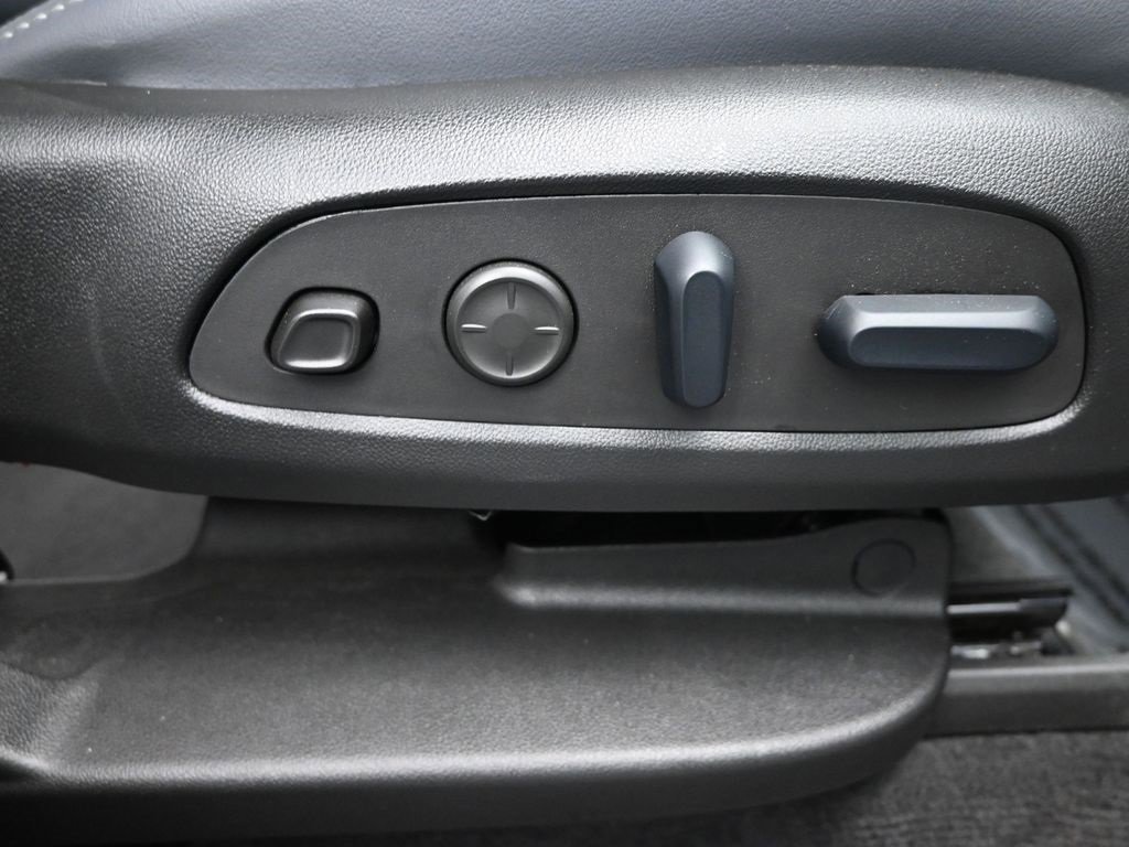 Used 2024 Buick Enclave Premium image 12