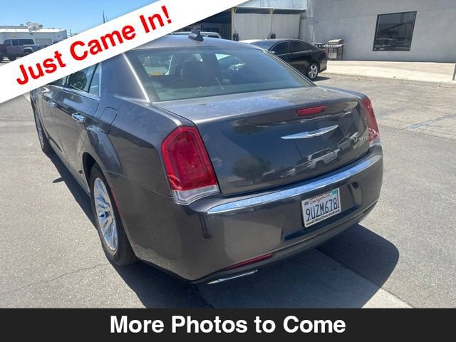 Used 2017 Chrysler 300 C RWD image 3