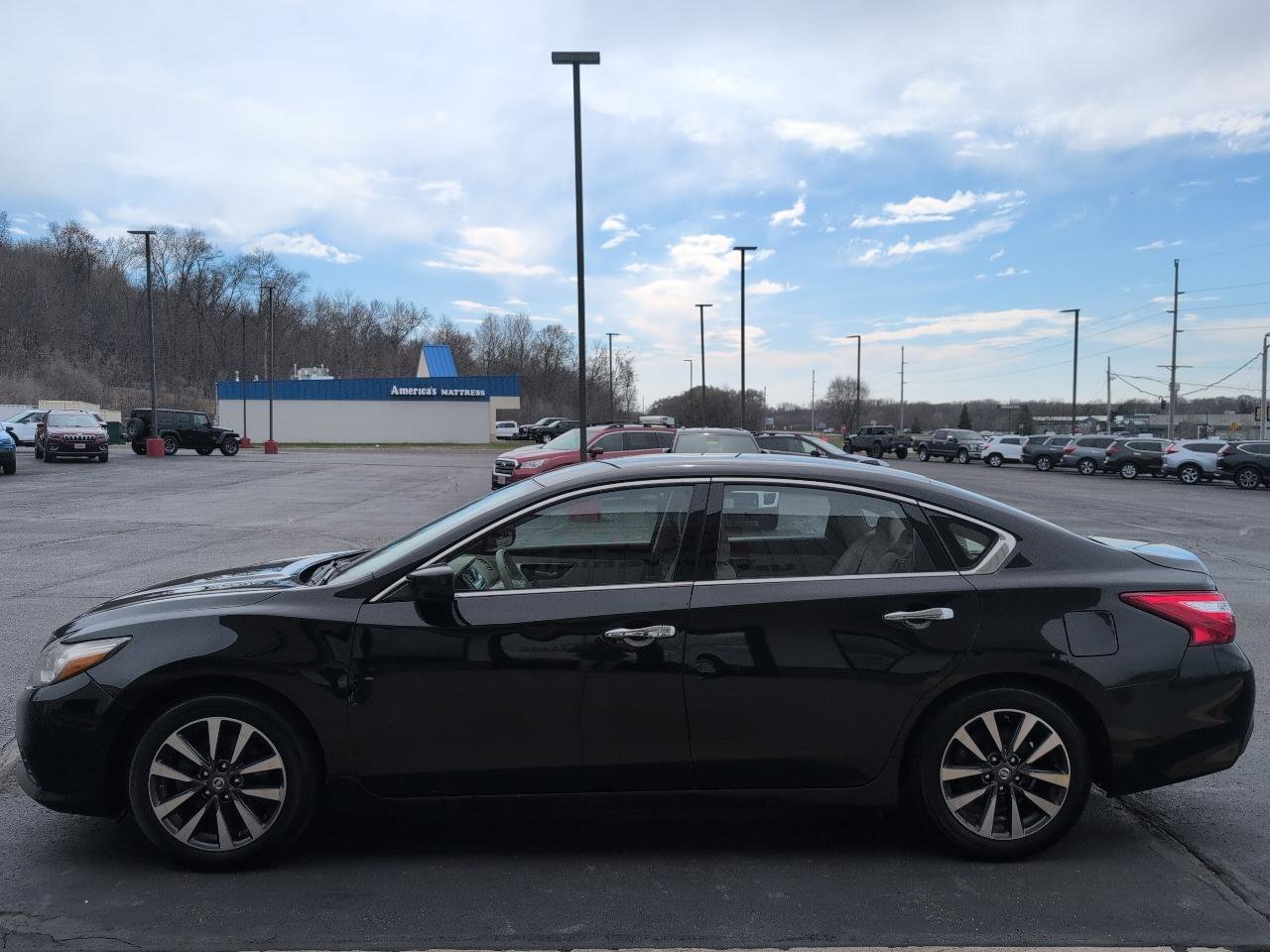 Used 2017 Nissan Altima 2.5 SV image 5